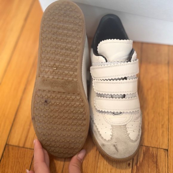 Sneakers - Picture 3 of 9